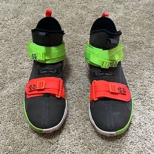 Men 8.5 Nike Lebrons